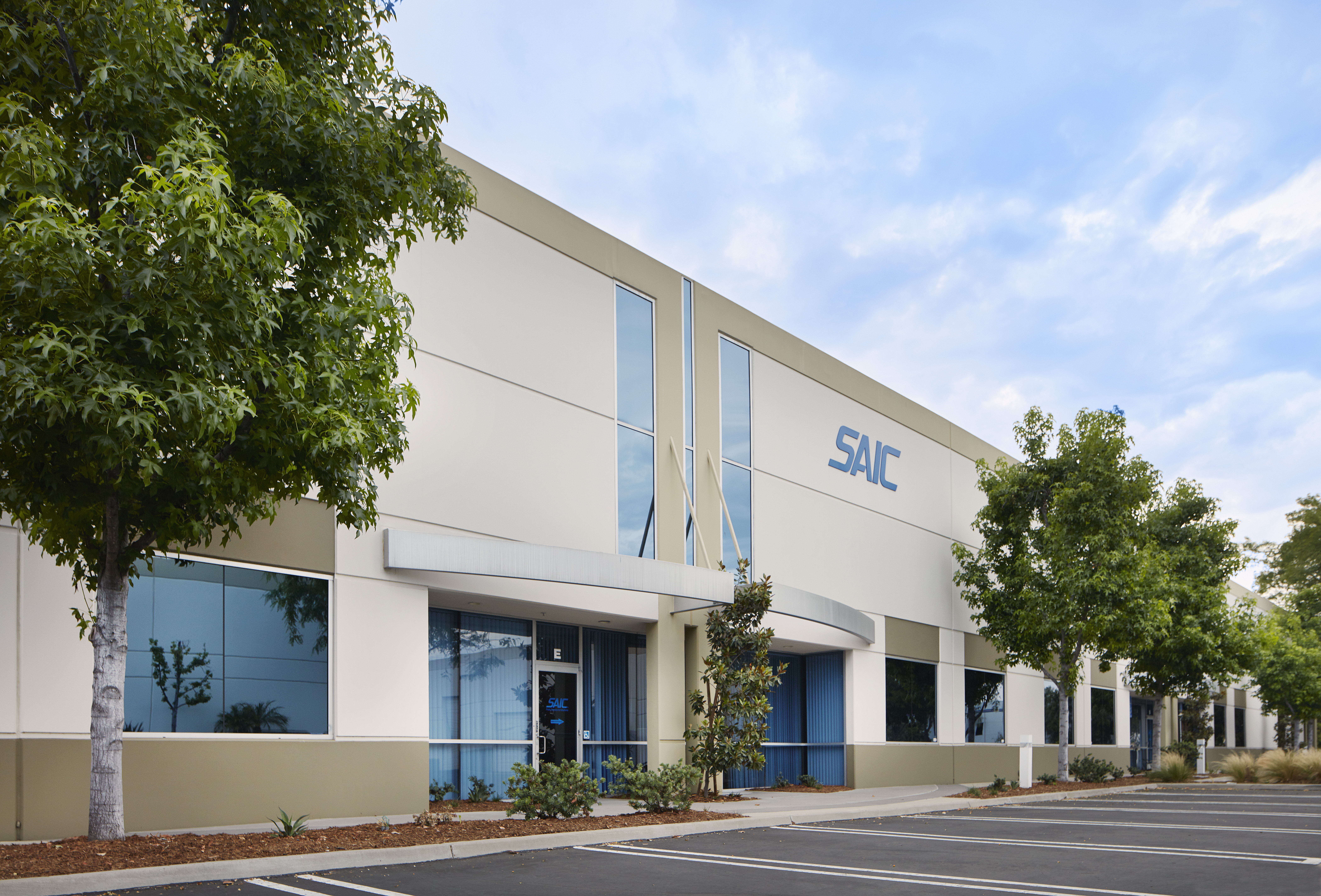 JLL Arranges Sale and Financing for Parkway Commerce Center in Poway